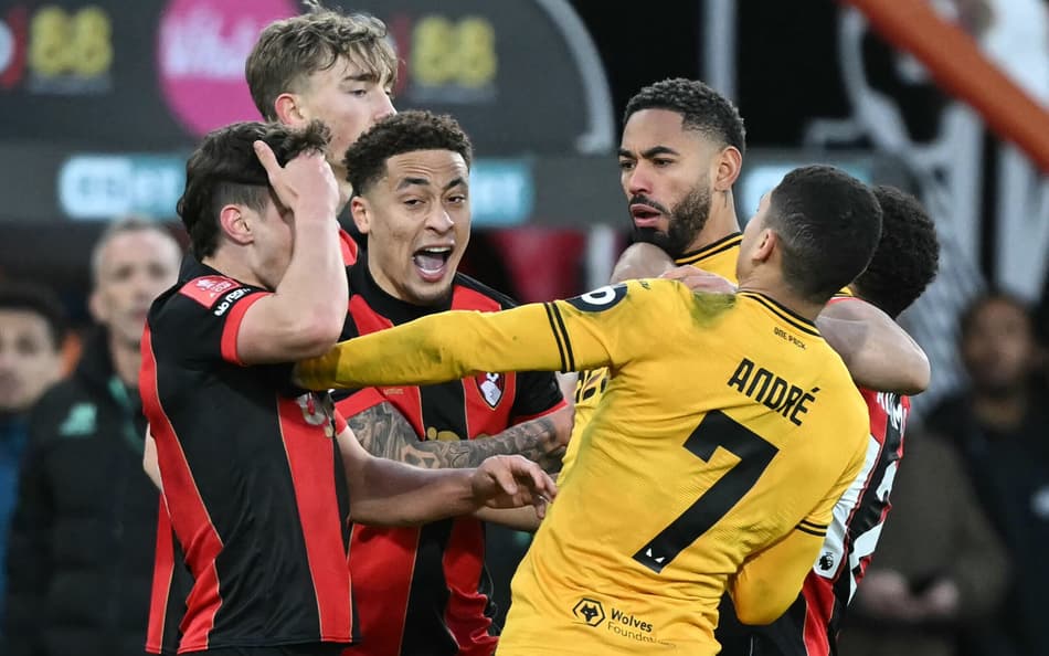Brasileiros marcam e Cunha é expulso em eliminação do Wolves na FA Cup