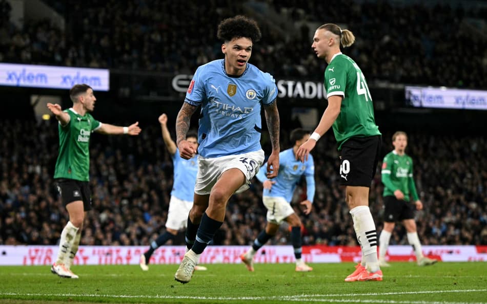 Promessa da base decide e Manchester City se classifica na FA Cup