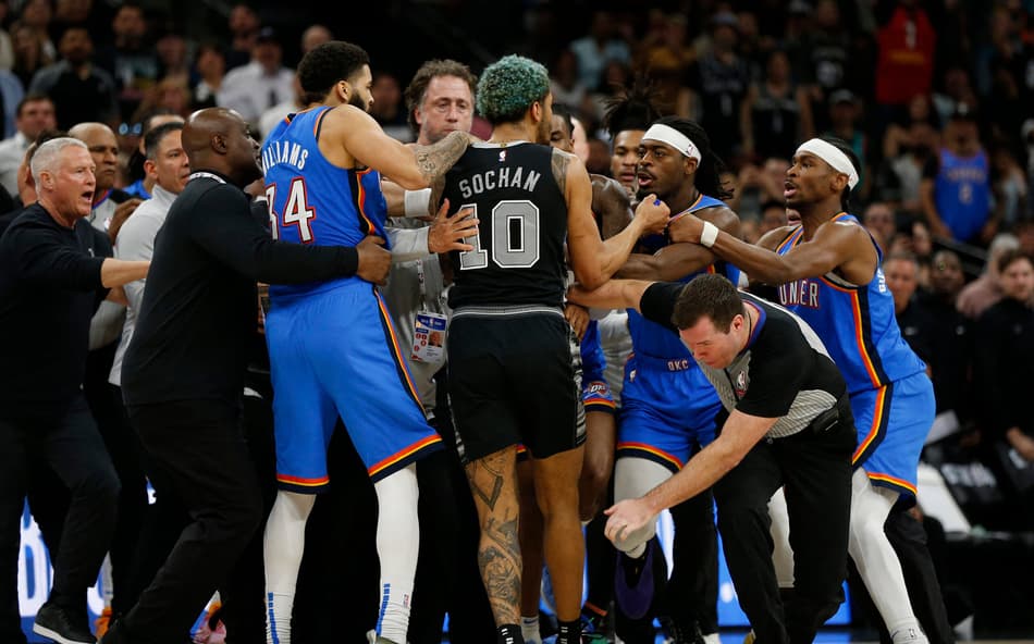 NBA: com empurrões entre times, Thunder supera Spurs; Lakers derrotam Clippers