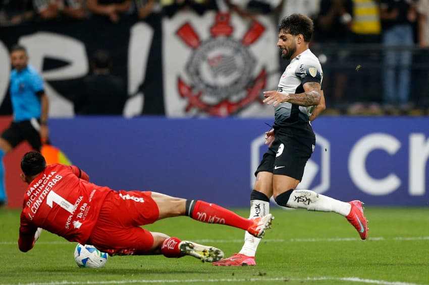 FBL-LIBERTADORES-CORINTHIANS-BARCELONA