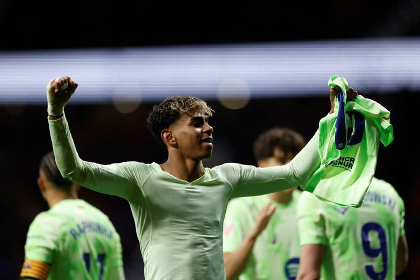 Lamine Yamal, do Barcelona, disse em entrevista que não tem medo de nenhum outro time na Champions e que o Barcelona é o principal favorito ao título (Foto: OSCAR DEL POZO/AFP)
