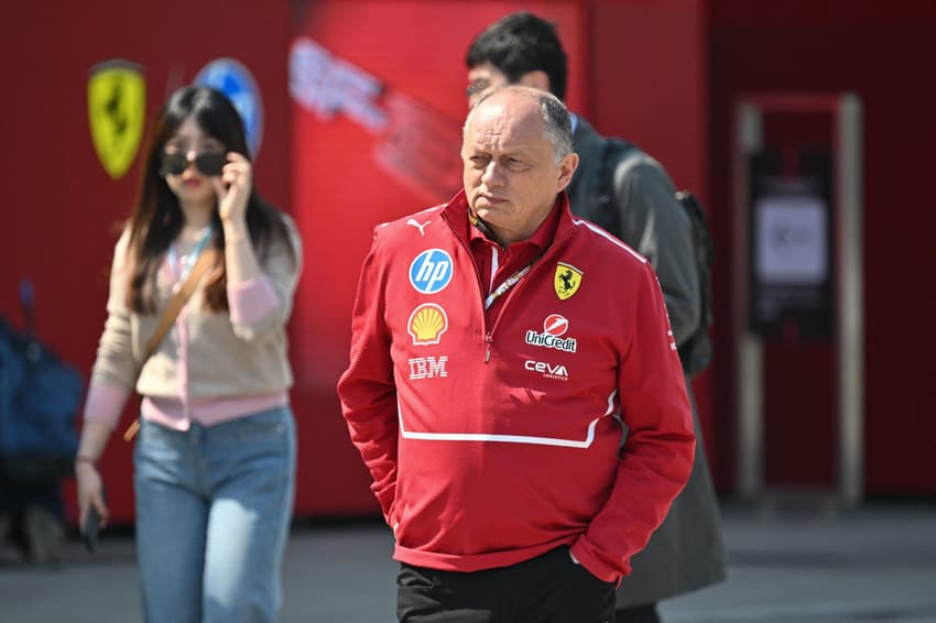 Frédéric Vasseur, chefe da Ferrari, no GP da China da F1 (Foto: Hector Retamal / AFP)