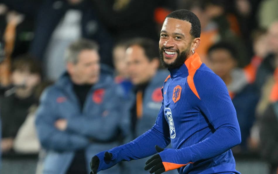 Memphis é titular contra a Espanha e alcança marca histórica pela Holanda