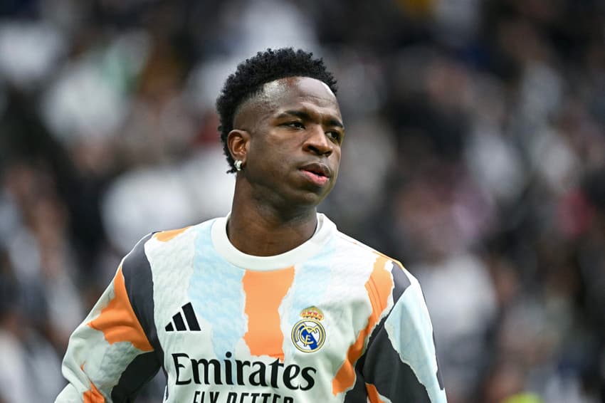 Vini Junior aquece antes de Real Madrid x Valencia