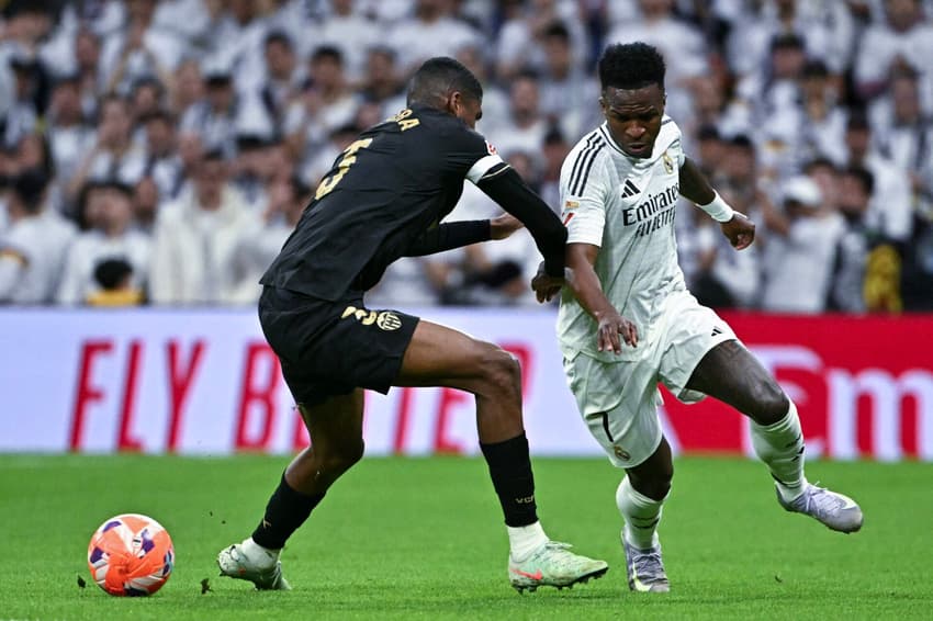 Vini Jr em ação em Real Madrid x Valencia. (Foto: Javier Soriano / AFP)