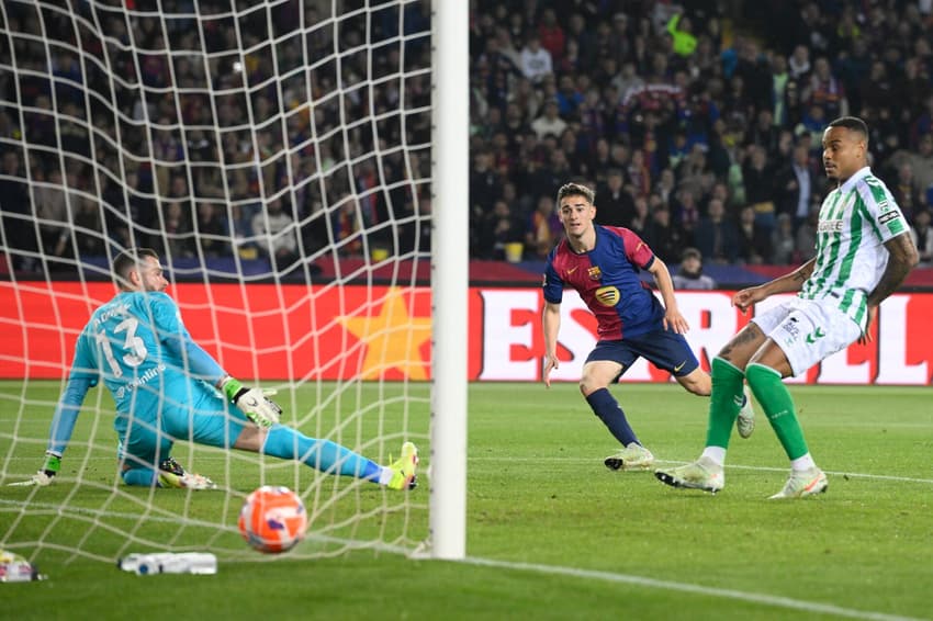 Barcelona e Real Bétis ficaram empatados em 1 a 1 em jogo válido pela 30ª rodada de La Liga (Foto: Josep LAGO / AFP)