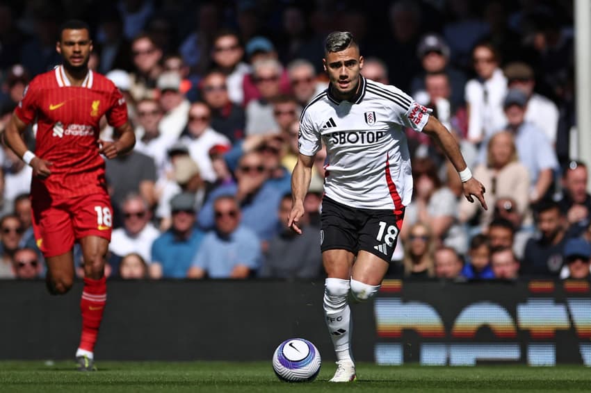Com gol de Rodrigo Muniz, o Fulham triunfou sobre o Liverpool na 31ª rodada da Premier League (Foto: HENRY NICHOLLS / AFP)