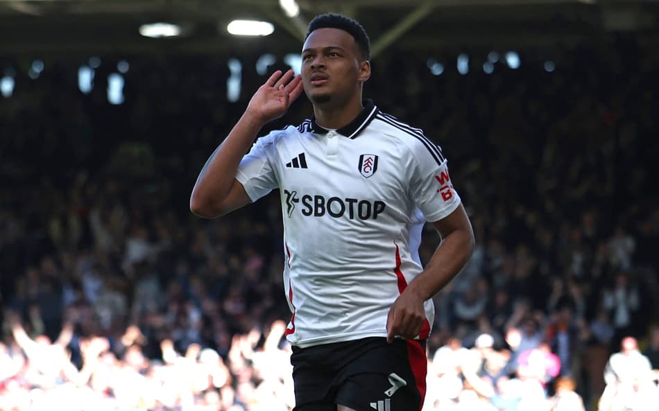 Com gol de ex-Flamengo, Fulham vence o Liverpool e sonha com vaga europeia