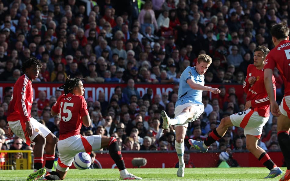 Clássico de Manchester entre United e City termina sem gols e marca fim de uma era