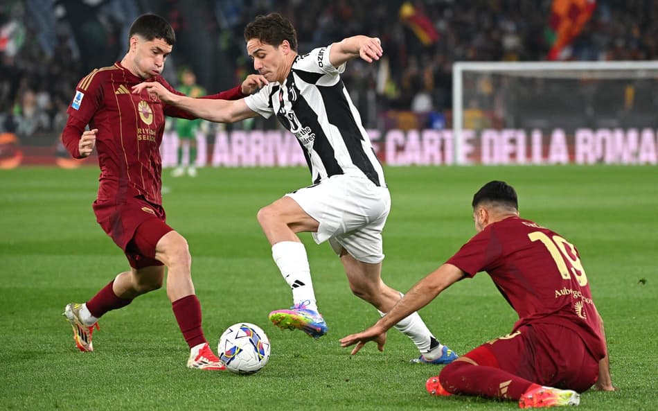 Em confronto direto pela Serie A, Roma e Juventus terminam igualados