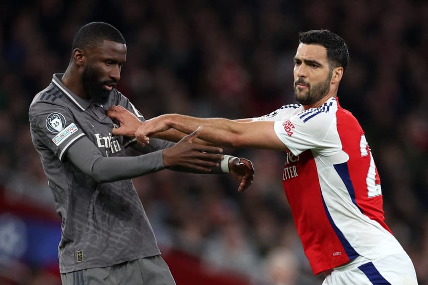 Ruediger e Merino se empurram em Arsenal e Real