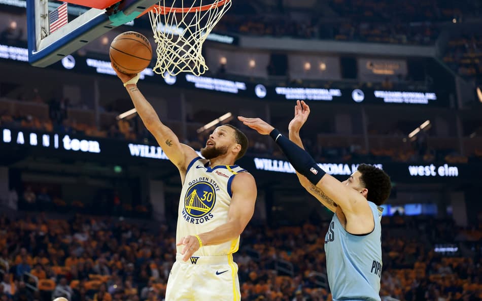 Curry brilha no fim, e Golden State vence o Memphis, pelo play-in da NBA