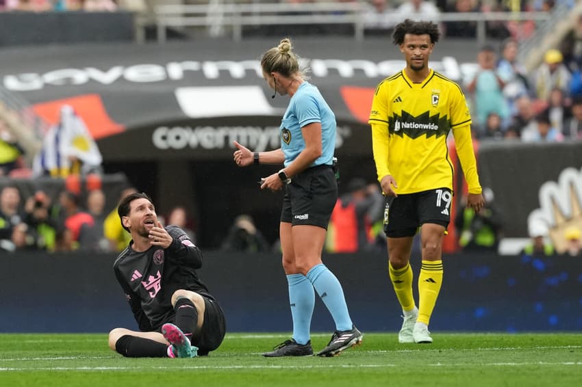 Tori Penso fala com Messi em partida da MLS