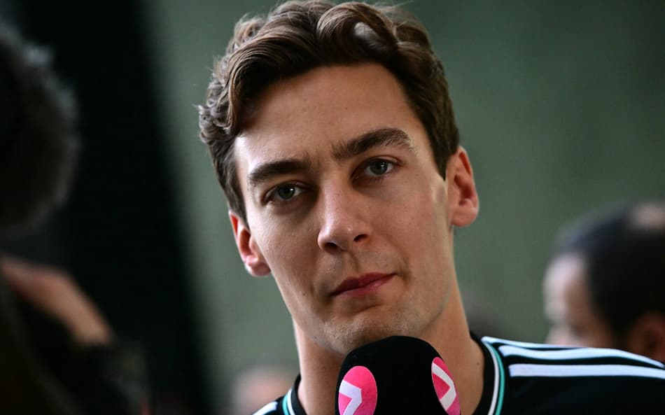 Russell reduz importância de conversas com Mercedes