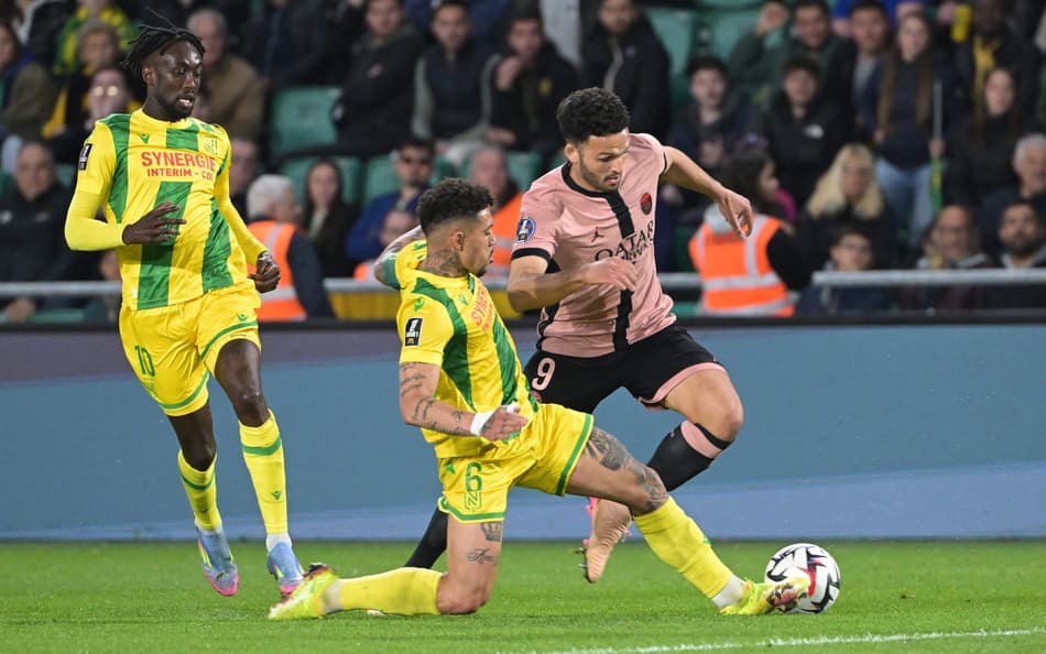 Douglas marca e arranca empate do Nantes contra o PSG na Ligue 1