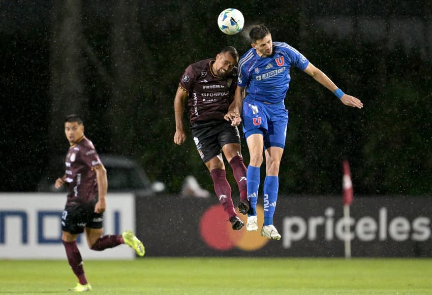 FBL-LIBERTADORES-CARABOBO-UDECHILE