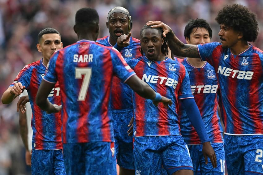 Com gols de Eberechi Eze e Ismaila Sarr, o Crystal Palace venceu o Aston Villa por 3 a 0 e se classificou para a final da Copa da Inglaterra (Foto: Glyn KIRK/AFP)