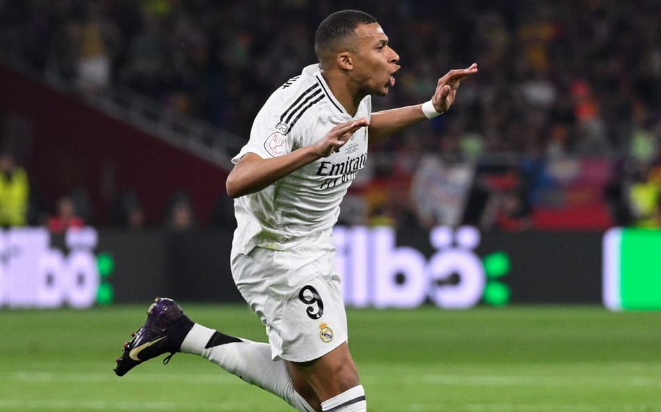 Mbappé faz o primeiro gol de falta em sua carreira na final da Copa do Rei