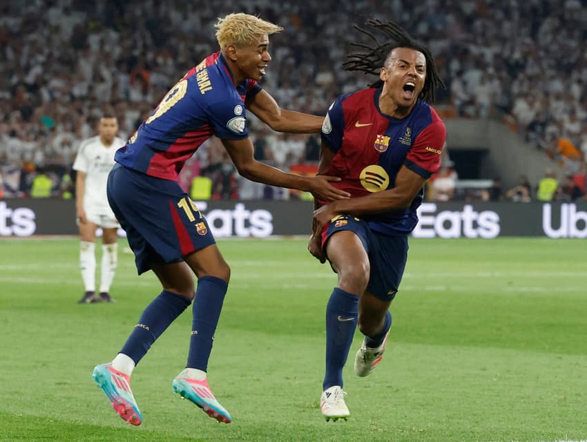O Barcelona de Hansi Flick contra o Real Madrid pela final da Copa do Rei (Foto: Pierre-Philippe MARCOU / AFP)