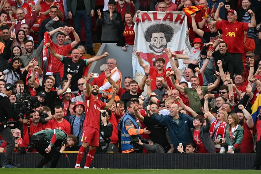 Salah comemora gol pelo Liverpool contra o Tottenham (Foto: Paul Ellis/AFP)