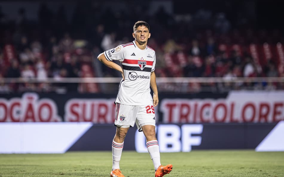 Lesão de Pablo Maia se torna problema, e São Paulo pode buscar alternativas