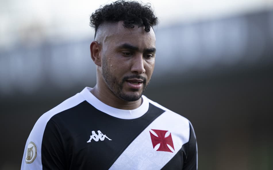 Payet, do Vasco, é denunciado por violência contra advogada; veja relato