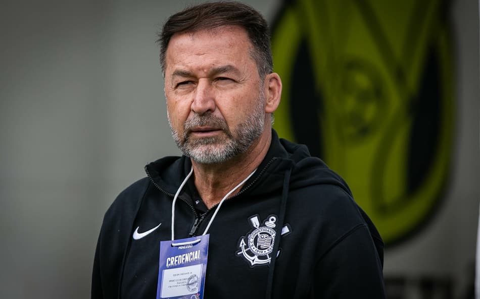 Augusto Melo comemora título do Corinthians e cita bastidores de reestruturação