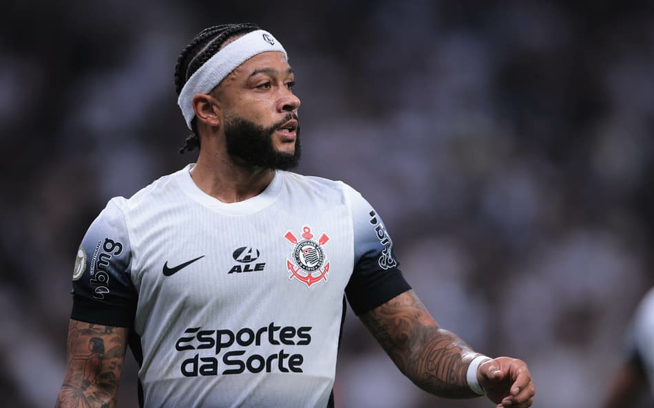 Depay elogia postura de jogador do Corinthians em provocação: ‘Respeito’