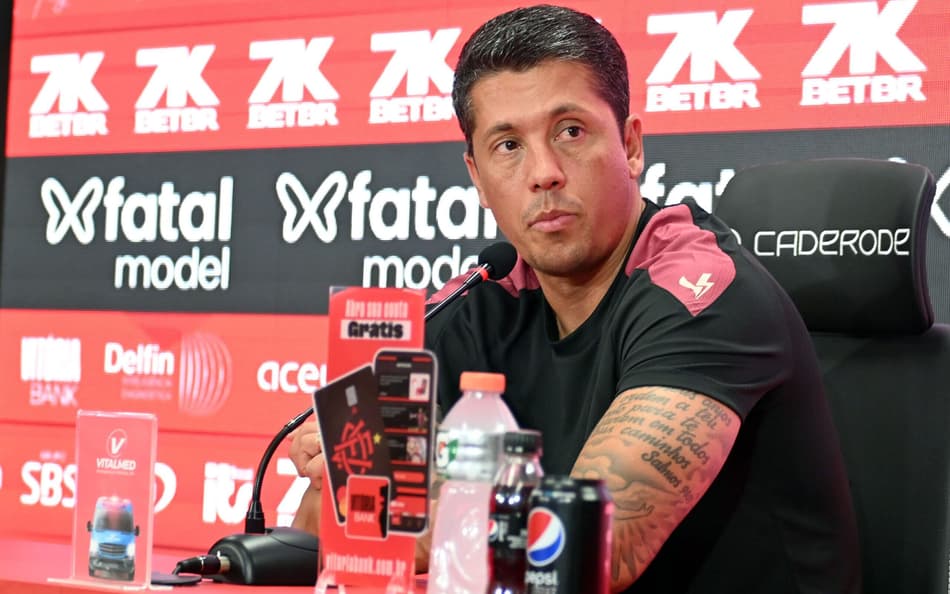 Carpini valoriza empate do Vitória na Sul-Americana: ‘Reaprendendo a jogar’