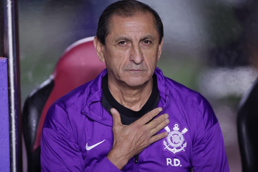 Ramón Díaz precisa decidir se vai poupar o time para o clássico (Foto: Ettore Chiereguini/AGIF)