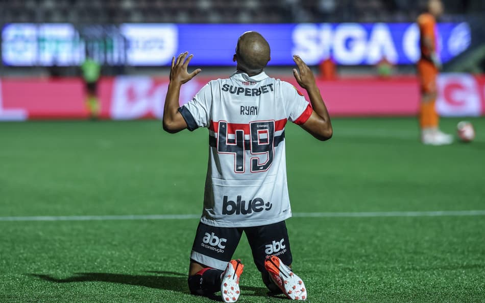 São Paulo: Zubeldía revela estratégia com Cotia e situação de Ryan Francisco