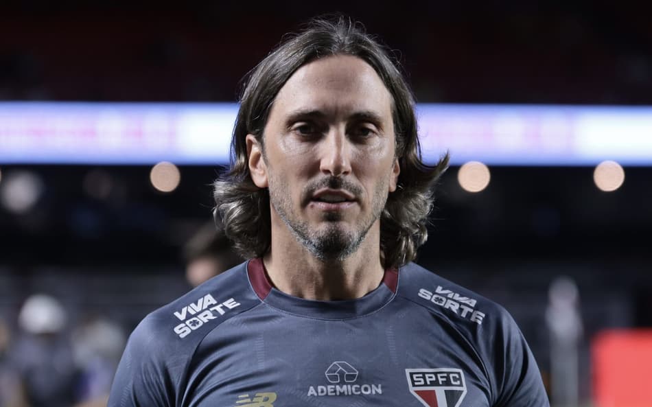 Comentarista rasga o verbo contra Zubeldía após empate do São Paulo: ‘Vergonha’