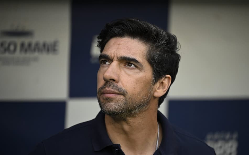 Abel testa opções na escalação do Palmeiras para vaga de Veiga