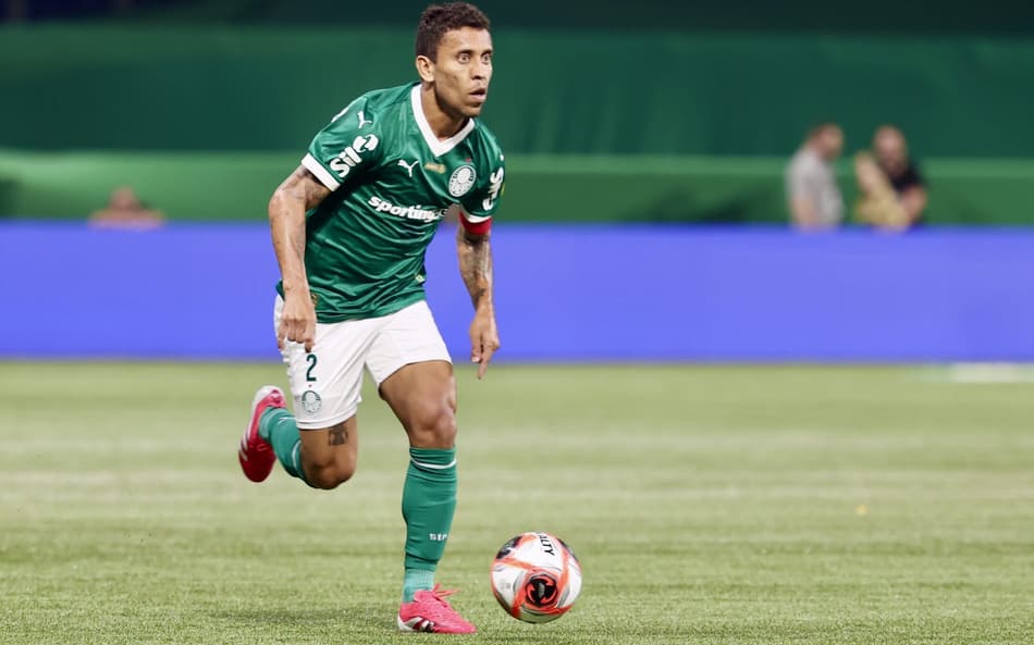 Marcos Rocha defende gramado sintético do Palmeiras: ‘Futebol mais rápido’