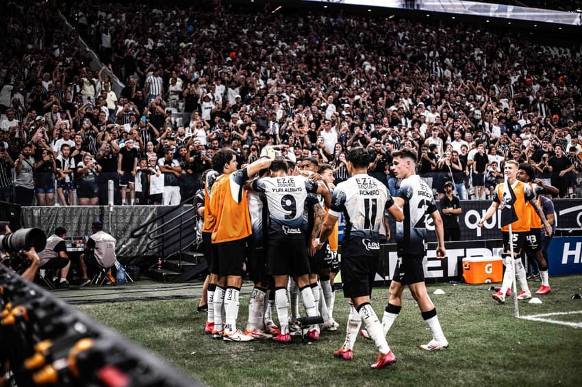 Corinthians encara o América de Cali nesta terça-feira (Foto: Leonardo Lima/AGIF)