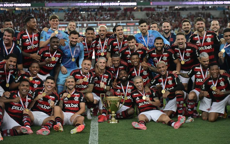 Jogador do Flamengo lança curso de educação financeira