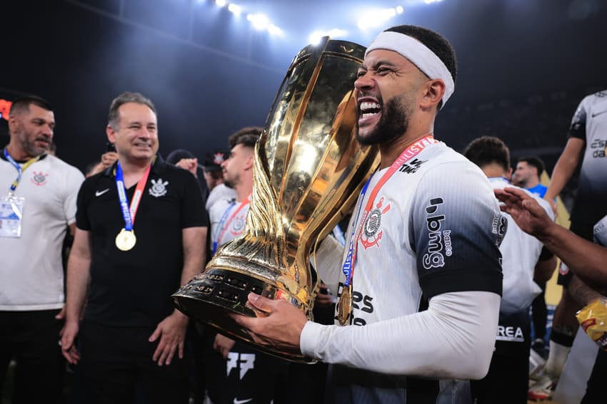 Depay teve tratamento especial na final (Foto: Ettore Chiereguini/AGIF)