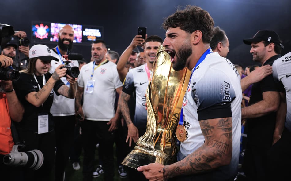 Yuri Alberto dedica título à Fiel e celebra permanência no Corinthians