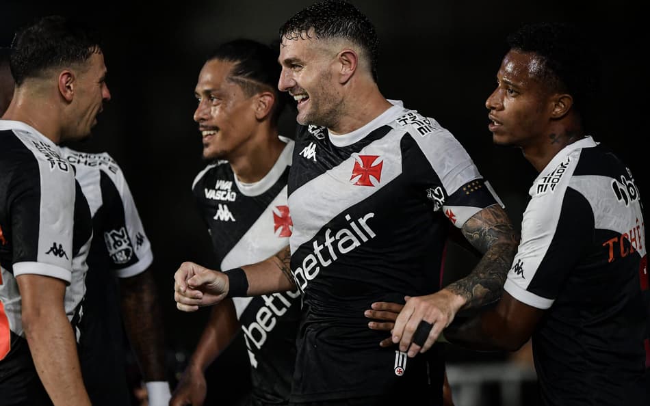 Torcedores vascaínos vão à loucura com titular do time: ‘Bizarro de bom’