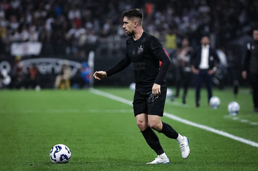 Igor Coronado foi titular no duelo entre o Corinthians e o Vasco, na Neo Química Arena. (Foto: Fabio Giannelli/AGIF)