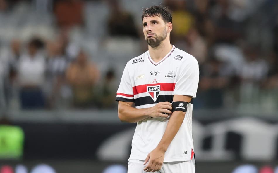 Calleri passa por cirurgia no joelho; São Paulo atualiza quadro médico