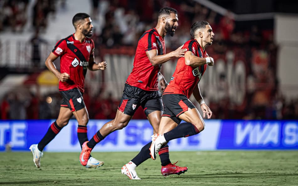 Atlético-GO vence o Athletic e larga na frente na Série B