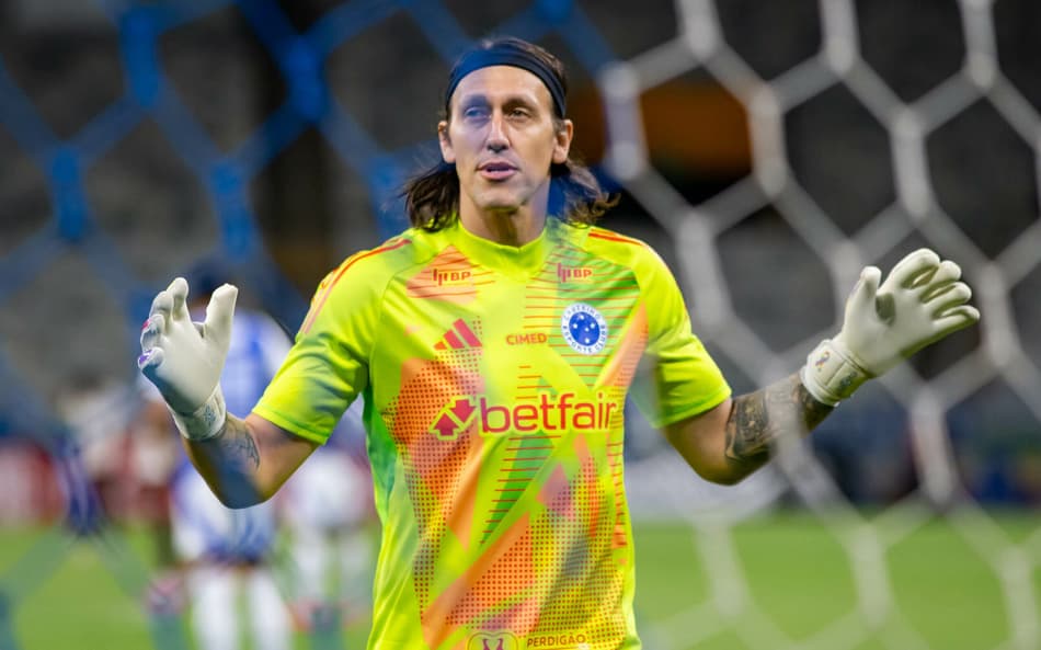 Cássio cobra melhora do sistema defensivo do Cruzeiro