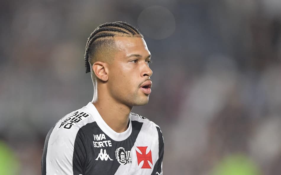 João Victor defende Carille e desabafa sobre vaias da torcida do Vasco