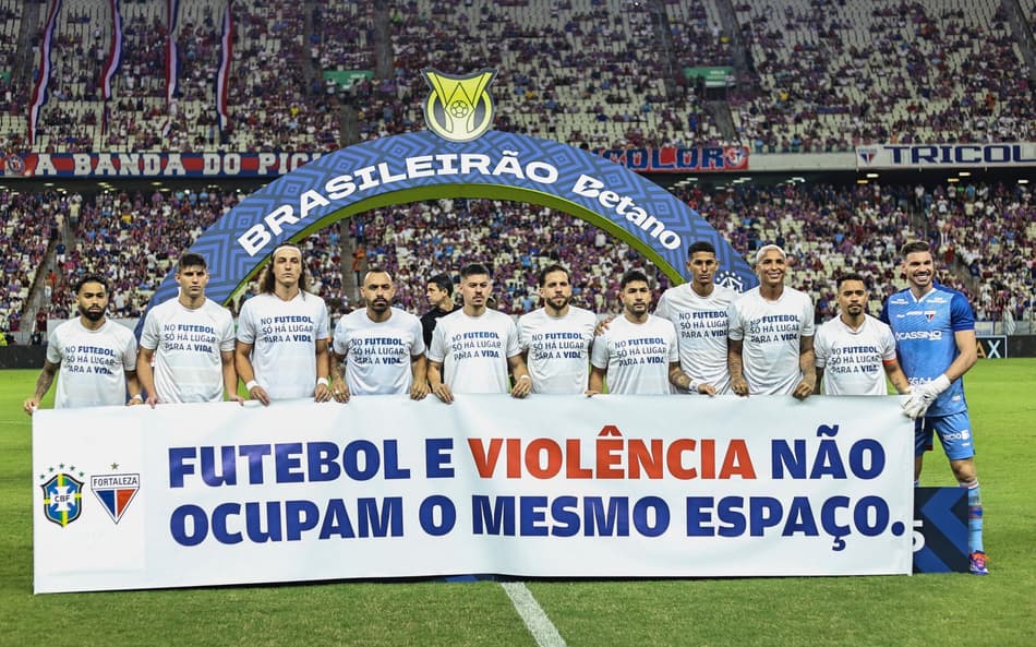 Fortaleza homenageia torcedores do Colo-Colo mortos no Chile