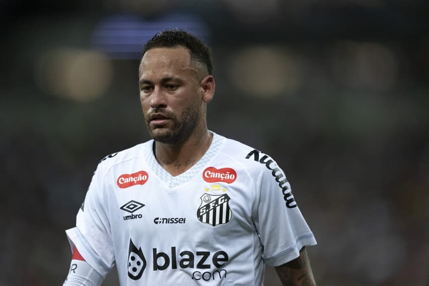 Neymar jogou apenas oito partidas pelo Santos desde o retorno ao clube. (Foto: Jorge Rodrigues/AGIF)