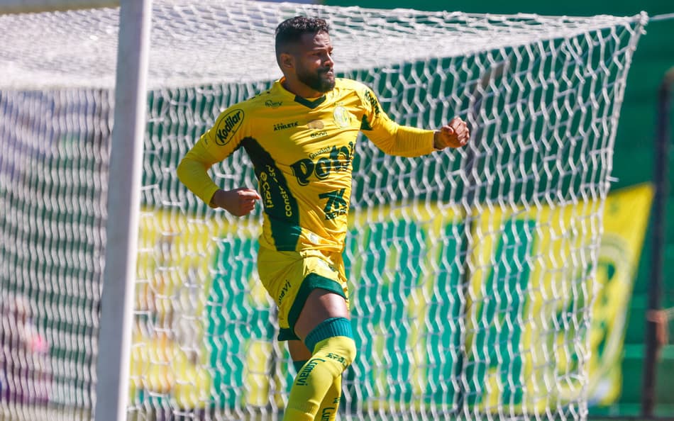 Reinaldo tem mais gols no Brasileirão que Tiquinho, Vitor Roque, Calleri e Yuri Alberto juntos