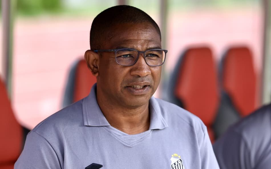 César Sampaio é ‘efetivado’ até o jogo do Santos contra o Red Bull Bragantino