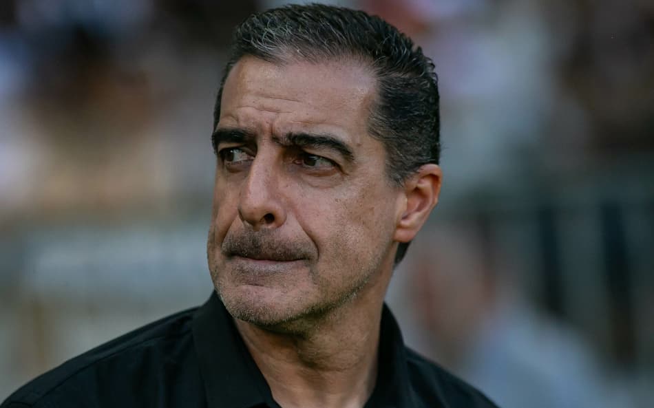 Renato Paiva justifica ausência de reforços do Botafogo: ‘Não coloco jogadores porque custam R$ 50 milhões’