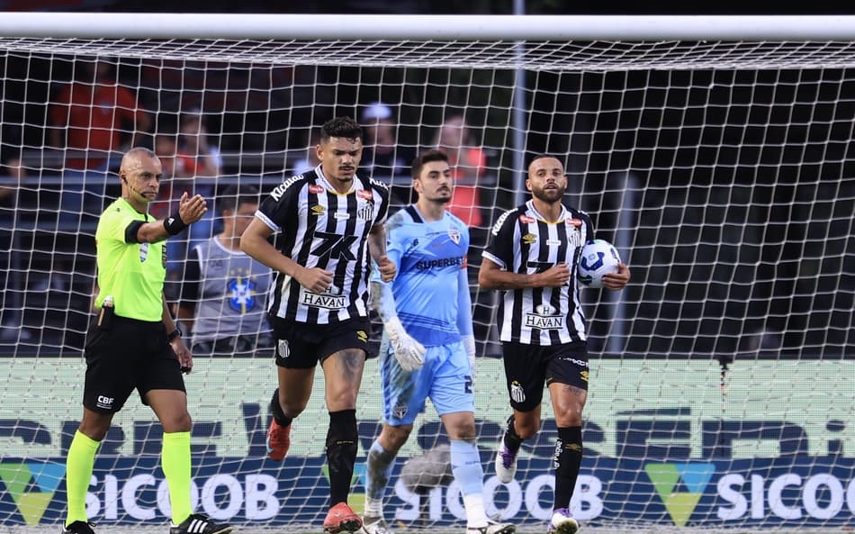 São Paulo x Santos: pênalti marcado por Wilton Pereira Sampaio divide opiniões